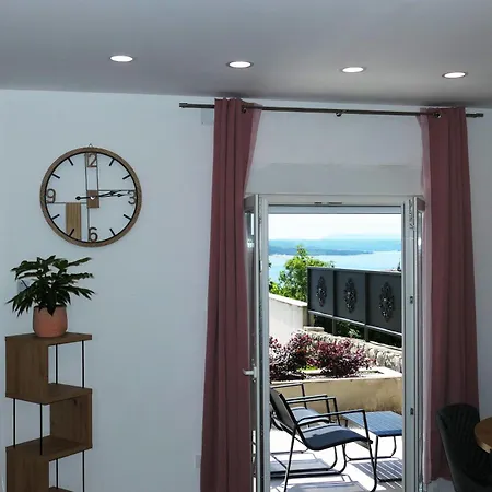 Apartament Bura *