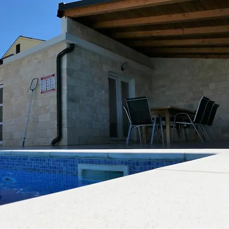 Bura Apartament *